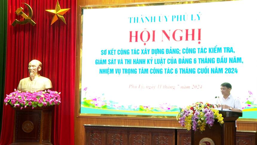 Sáng ngày 11/7/2024, Thành uỷ Phủ Lý tổ chức hội nghị sơ kết công tác xây dựng Đảng, công tác kiểm tra, giám sát và thi hành kỷ luật trong Đảng 6 tháng đầu năm, triển khai nhiệm vụ trọng tâm công tác 6 tháng cuối năm 2024.
