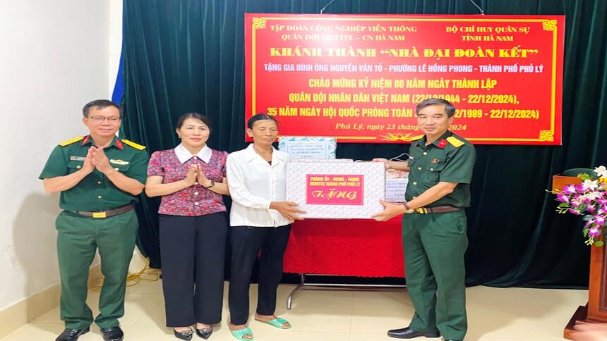 Ban CHQS Thành phố Phủ Lý tổ chức khánh thành “ Nhà Đại đoàn kết” cho hộ nghèo tại phường Lê Hồng Phong