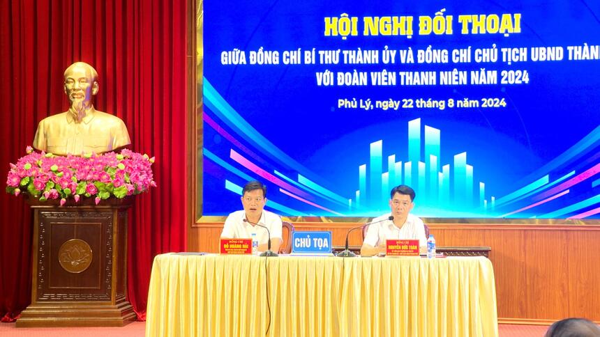 Thành phố Phủ Lý tổ chức đối thoại giữa đồng chí Bí thư Thành uỷ và Chủ tịch UBND thành phố với Đoàn viên thanh niên năm 2024